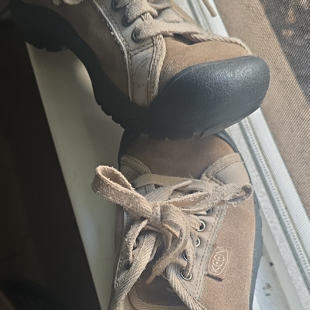 Keen Women Tan and Black Sneakers
